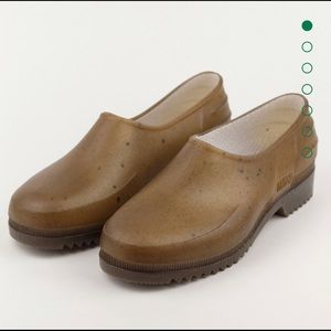 BRAND NEW, NEVER WORN Plasticana ‘Gardena’ Clogs
